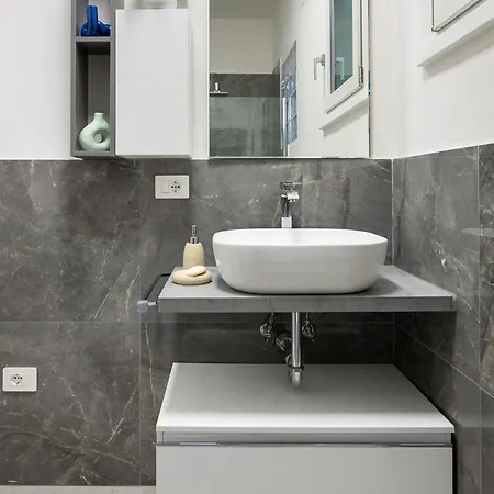 Via Giunone 1a Trilo アパート