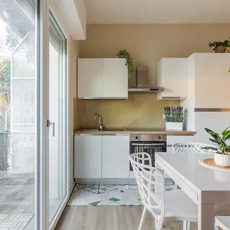 Via Giunone 1a Trilo アパート *